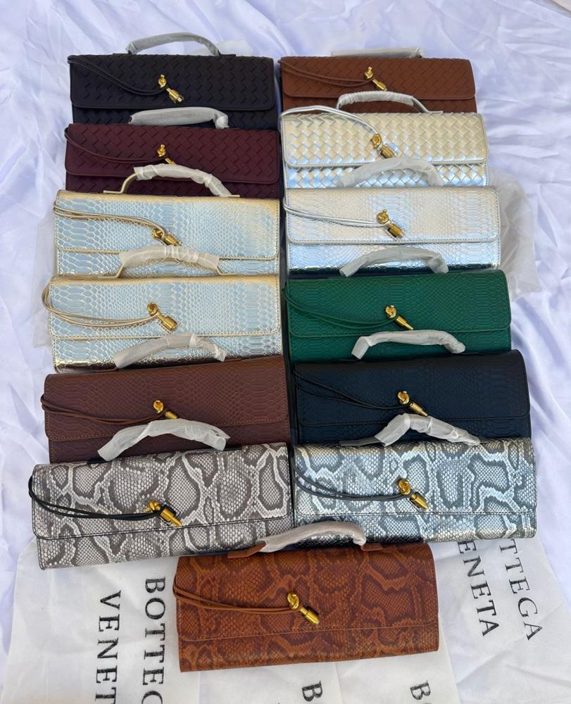 شنطة بوتيغا فينيتا جلد طبيعي