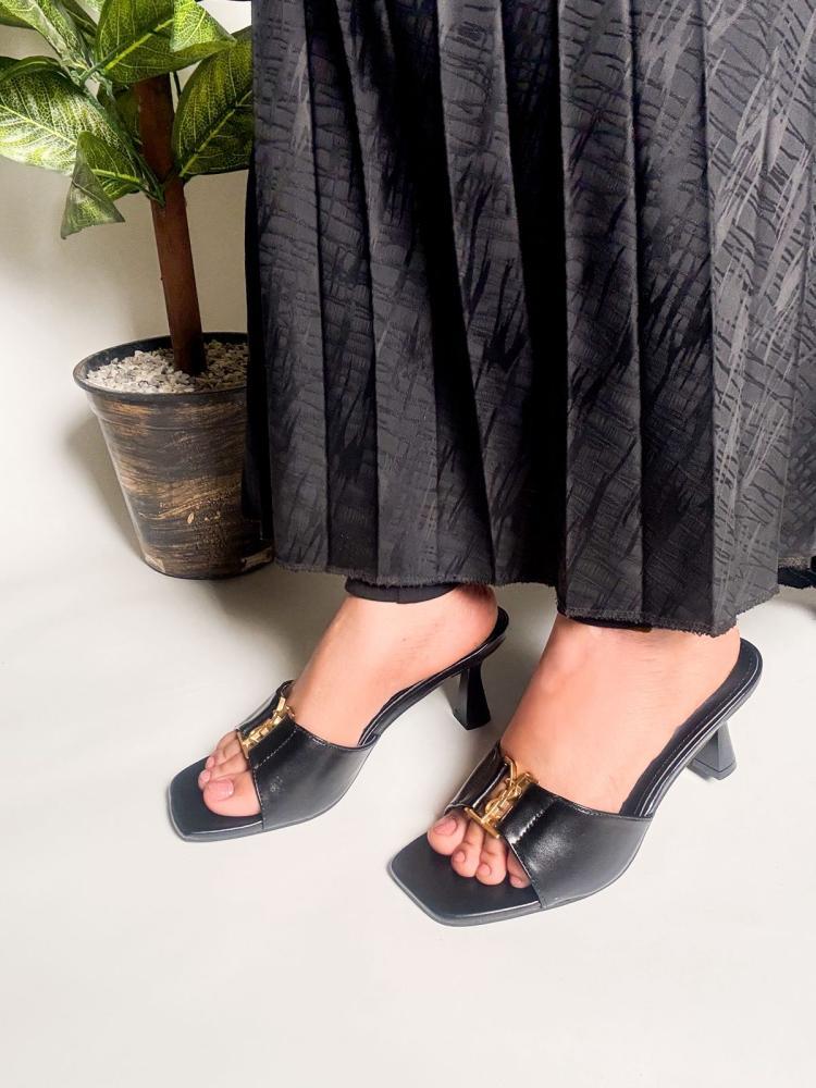 حذاء كعب من سان لوران