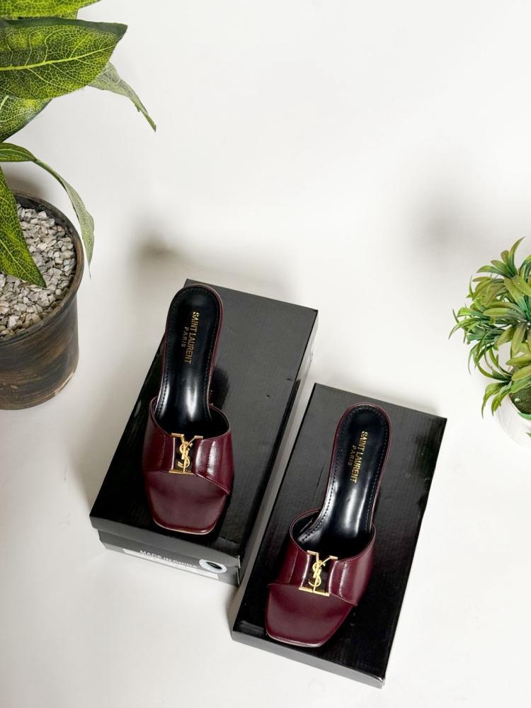 حذاء كعب من سان لوران