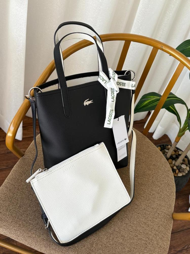 شنطة Lacoste