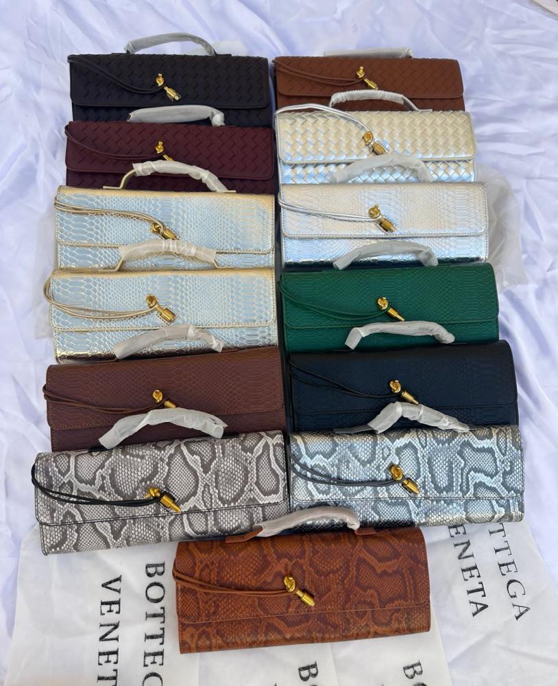 شنطة بوتيغا فينيتا جلد طبيعي