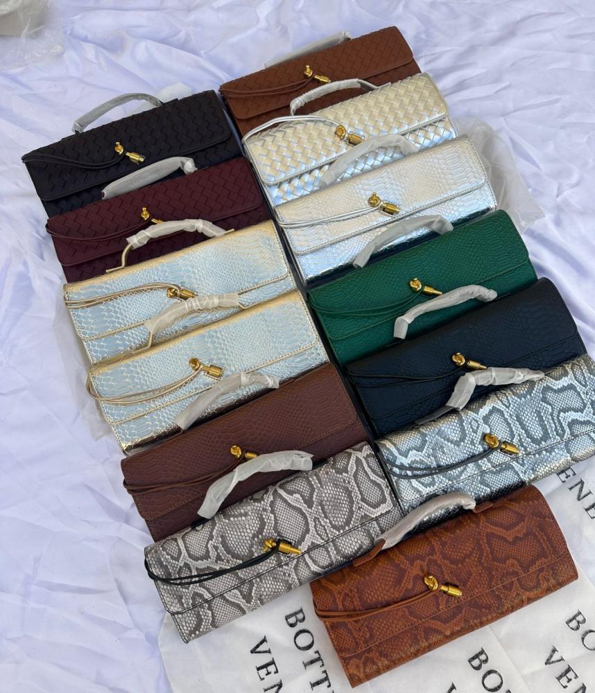 شنطة بوتيغا فينيتا جلد طبيعي