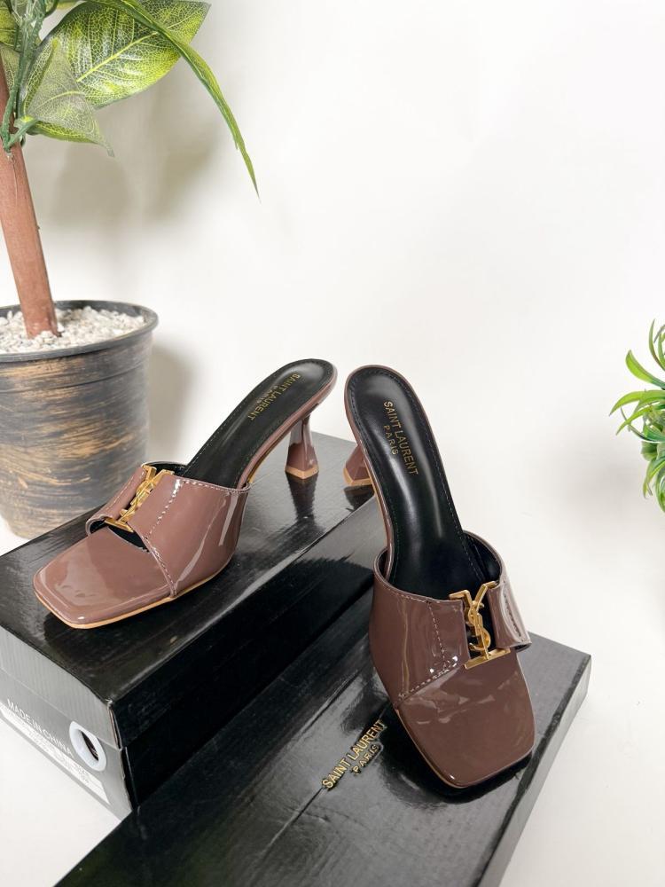 حذاء كعب من سان لوران