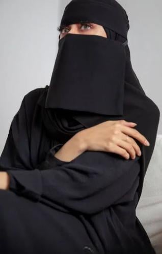 نقاب مطاط مايل بدون مقوى
