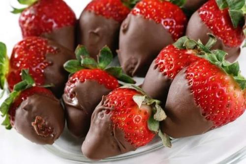 فراولة ( DARK CHOCOLATE)
