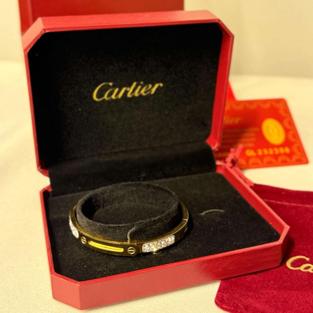اسوارة Cartier Love كلاسيك