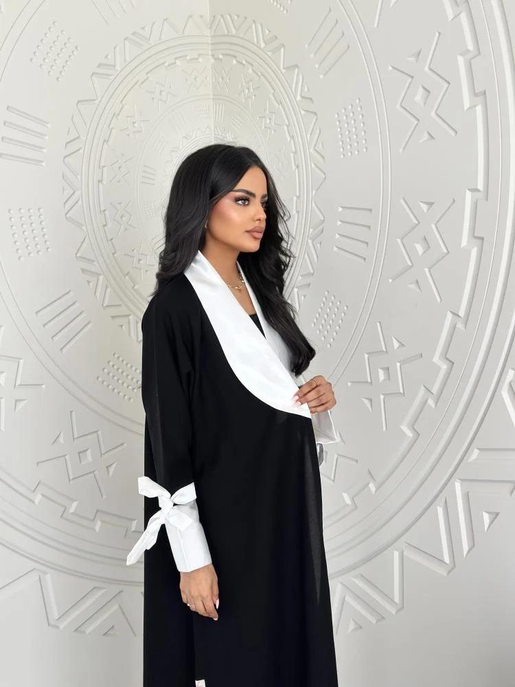 عباية كريب ملكي أسود فاخر.