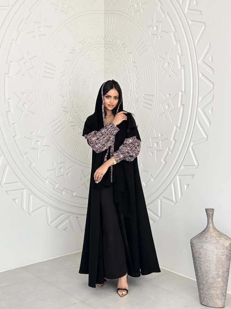 عباية كريب كتان أسود فاخر.