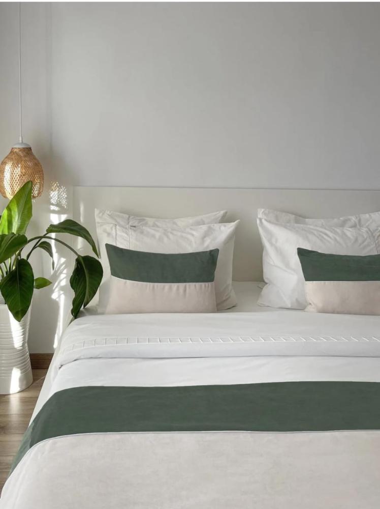 طقم حلية للسرير المزدوج (شريط حلية+مخدتين+2 تلبيسة مخدات )  )