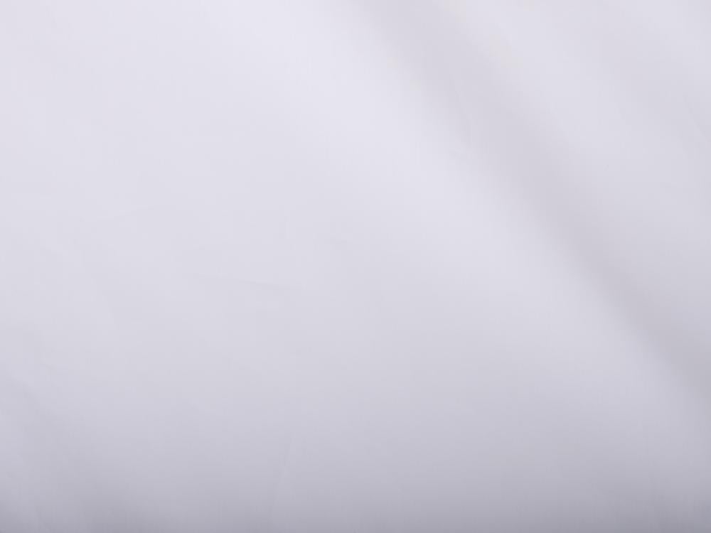 أبيض