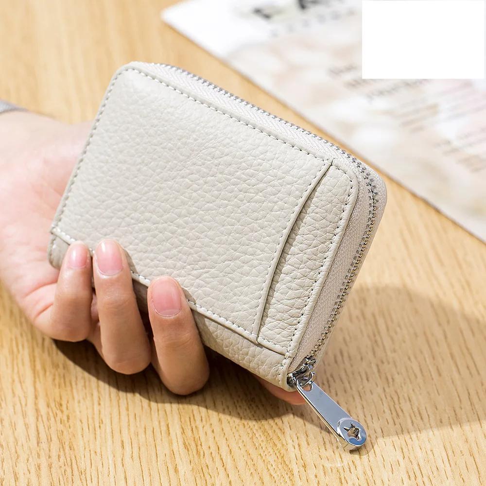 محافظ ذات سعة كبيرة