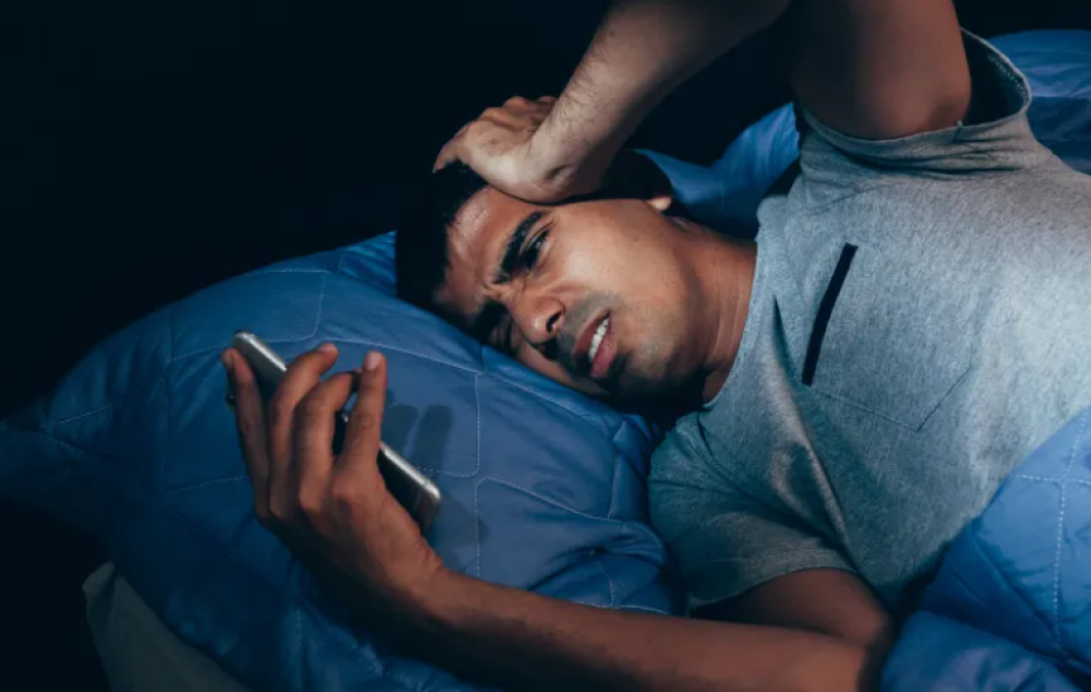 النوم عصرًا: بين العادة اليومية والتأثيرات الصحية