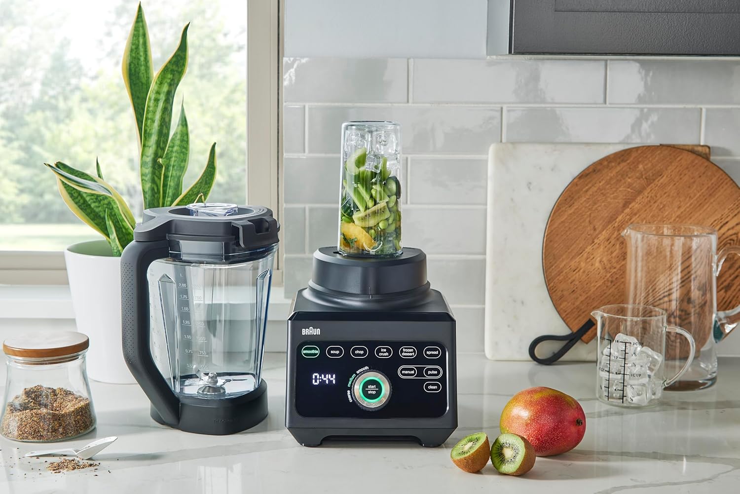 Braun Power Blend 9 Premium 1600W 2L Smoothie Maker with 18 Functions Unique Triangular Tritan Jar 2 Smoothie2Go Bottles 600ml Chop Ice Crush Ice Cream and Spread Black