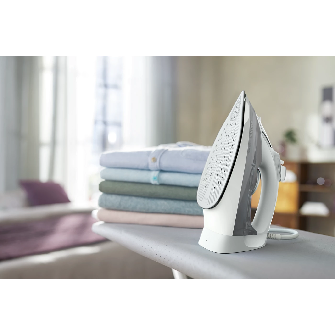 Philips Series 5000 Steam Iron 320 ml 2400 W Grey/White