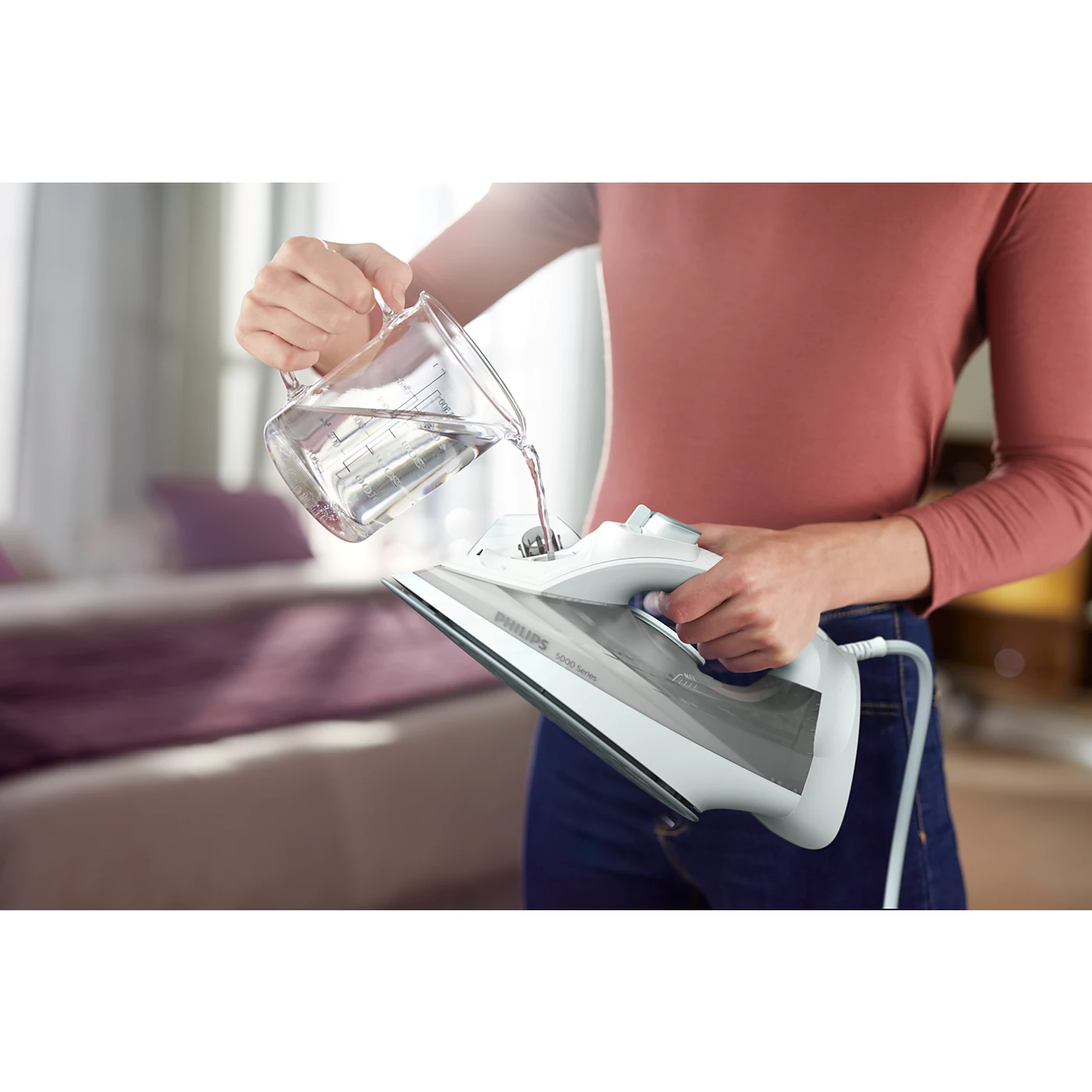 Philips Series 5000 Steam Iron 320 ml 2400 W Grey/White