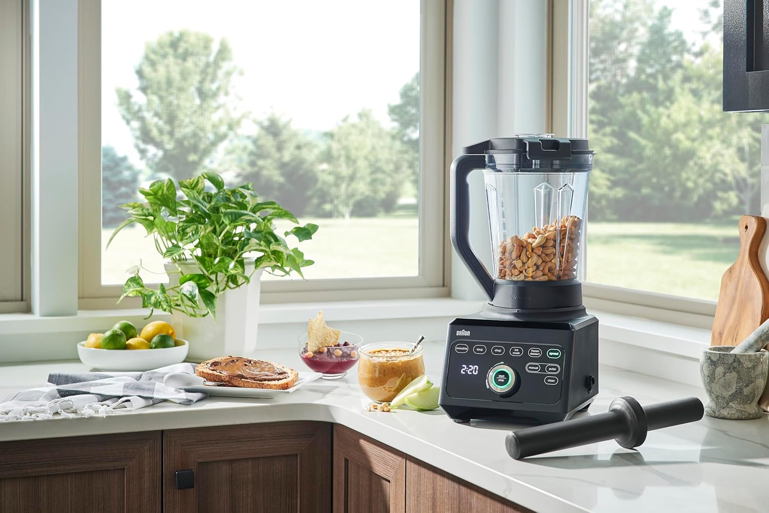Braun Power Blend 9 Premium 1600W 2L Smoothie Maker with 18 Functions Unique Triangular Tritan Jar 2 Smoothie2Go Bottles 600ml Chop Ice Crush Ice Cream and Spread Black