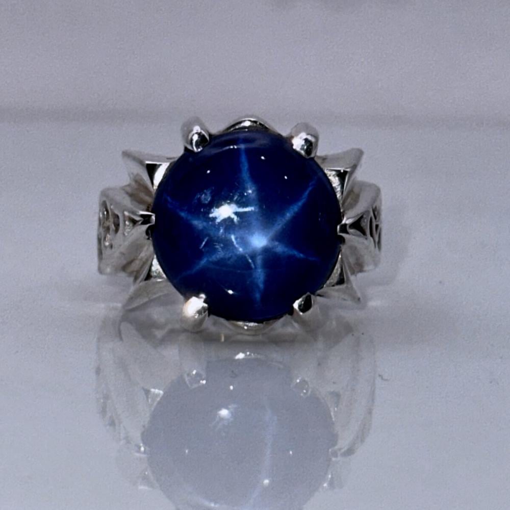 خاتم زفير نجمي بلونه الأزرق الساطع صياغة عرفان