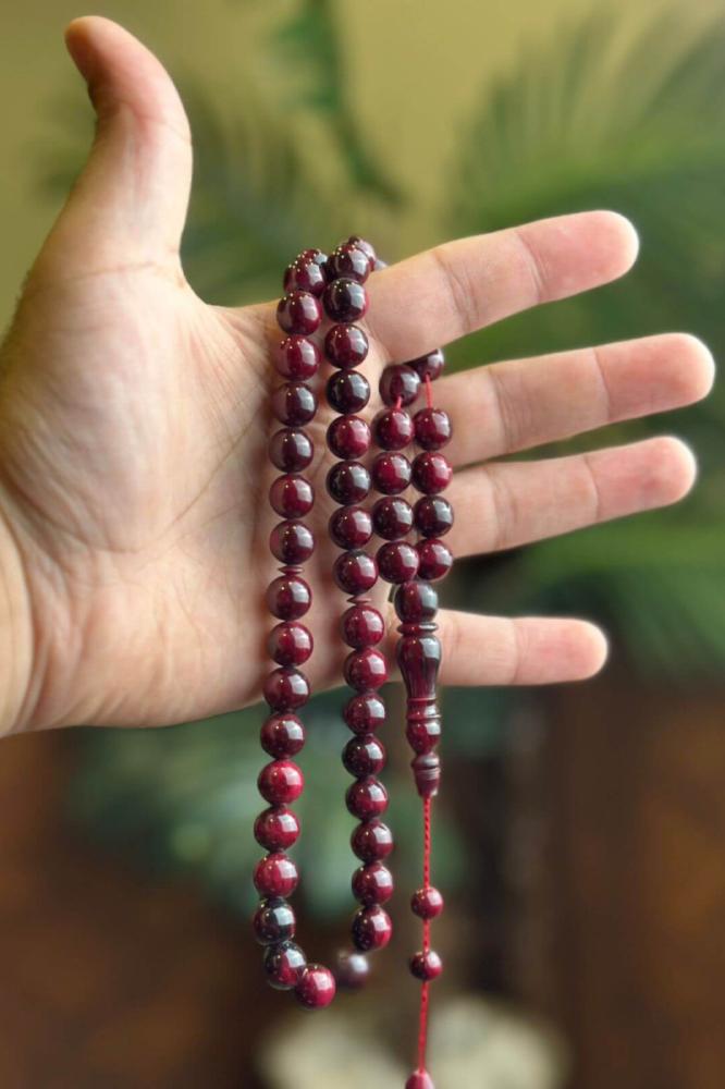 صورة مسبحة مسكي باللون العنابي الفاخر