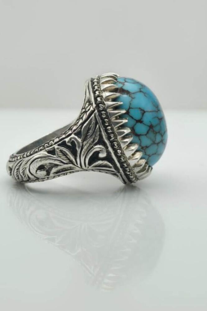 خاتم فيروز بصياغة فاخرة ونقش داخلي