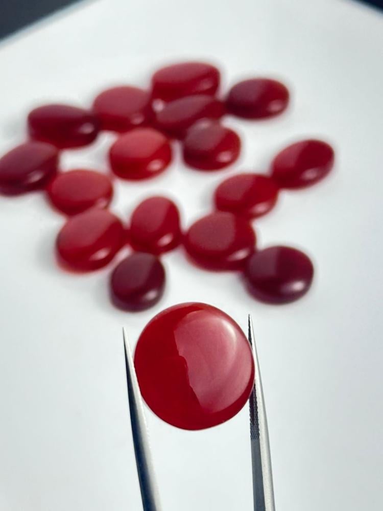 دليل اختيار الأحجار الكريمة الطبيعية عالية الجودة لخواتمك وسبحك من كنوزك