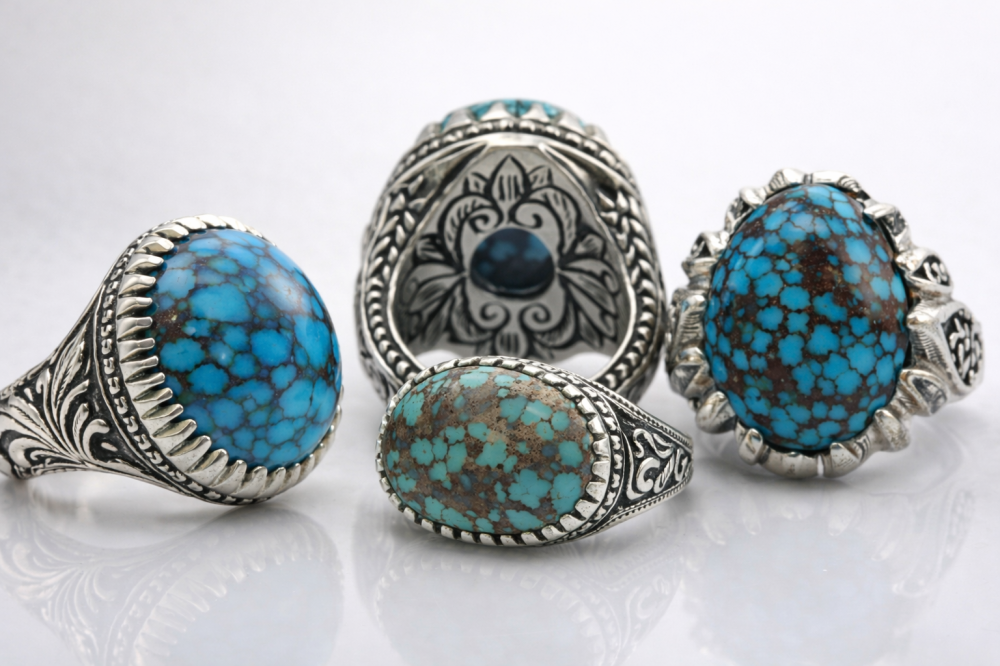 كيف تختار خاتم فيروز طبيعي أصلي؟ دليل المشتري من كنوزك