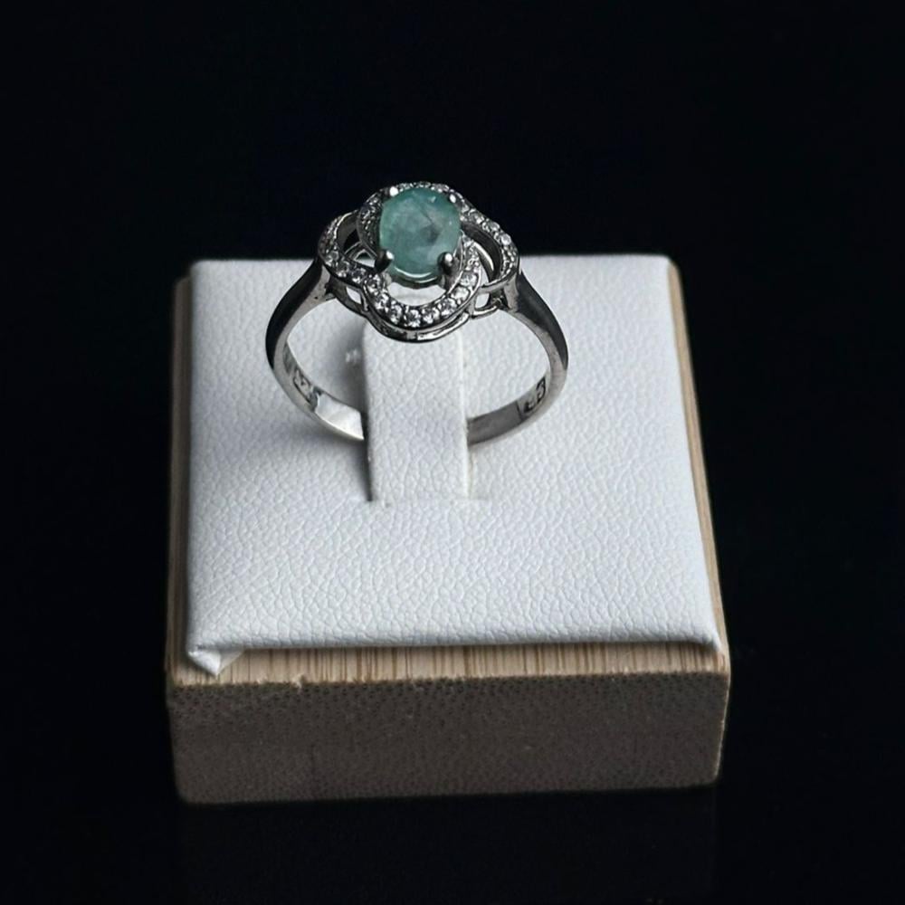 صورة خاتم نسائي  فضة عيار 925 بحجر الزمرد الطبيعي