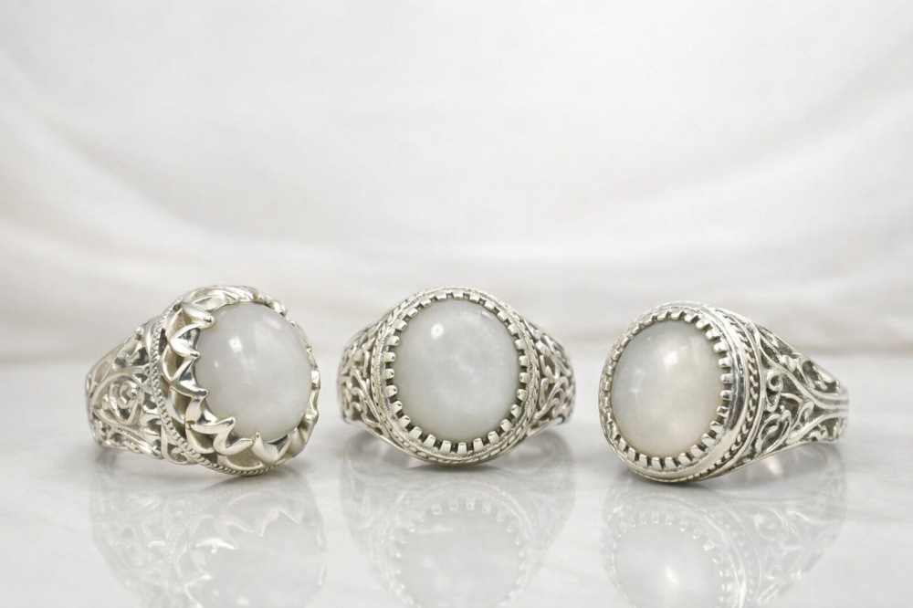 خواتم حجر القمر الطبيعي | جمال التوهج وأناقة التصميم