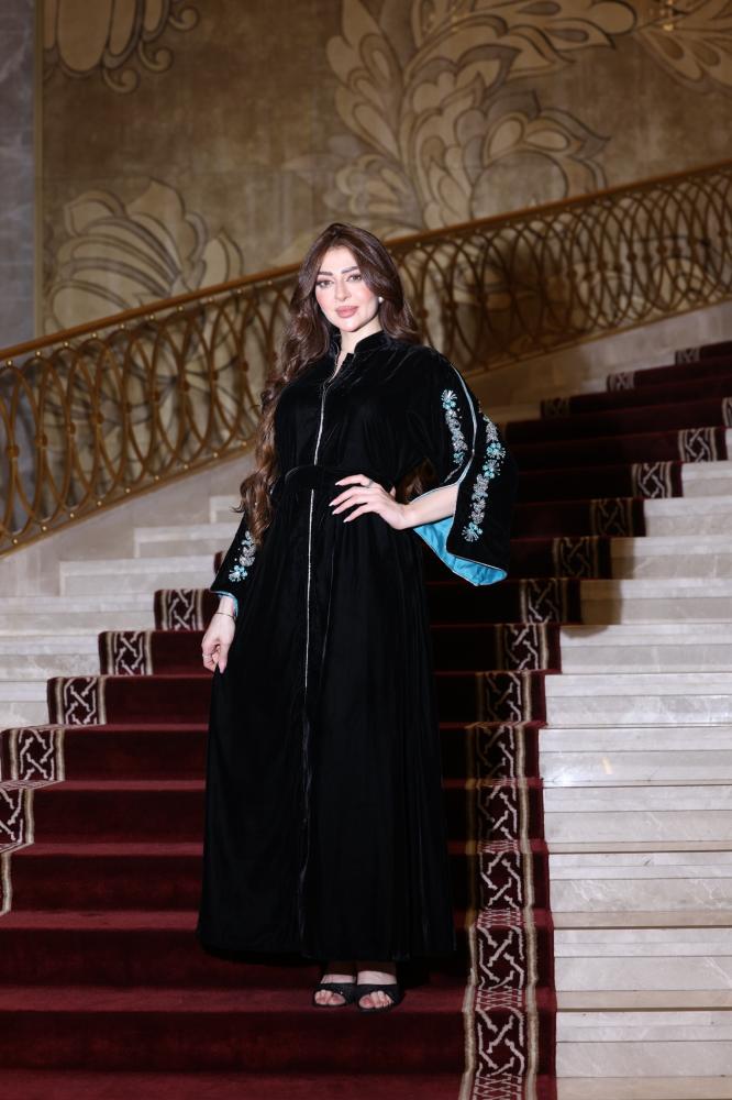 جلابيه مخمل بتطريز يدوي بالاكمام وحزام