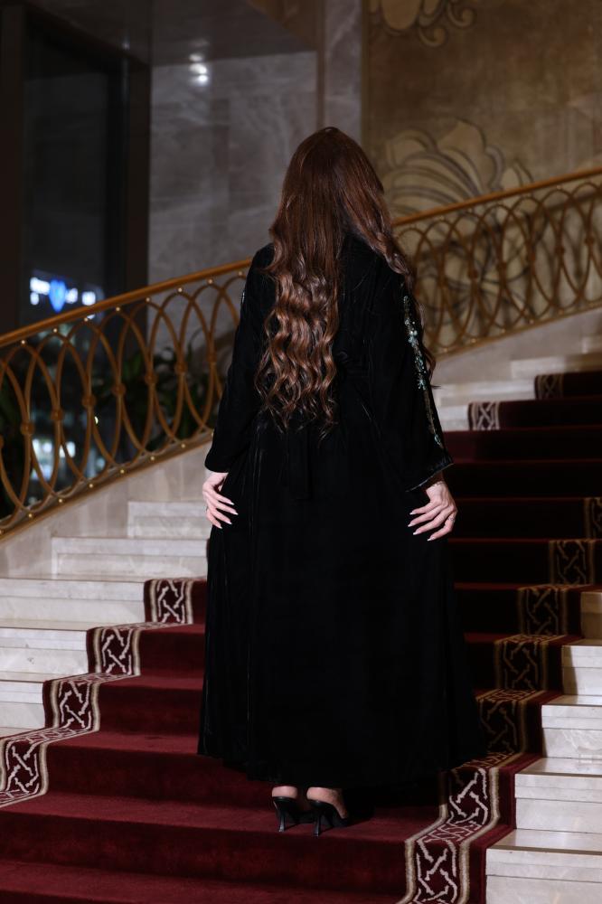 جلابيه مخمل بتطريز يدوي بالاكمام وحزام