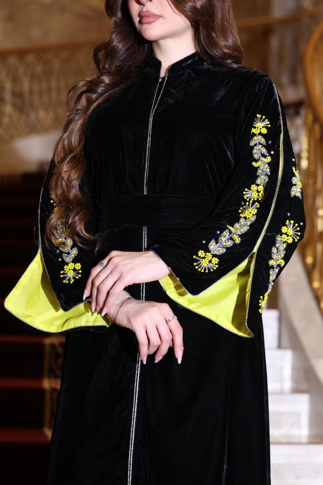 جلابيه مخمل بتطريز يدوي بالاكمام وحزام