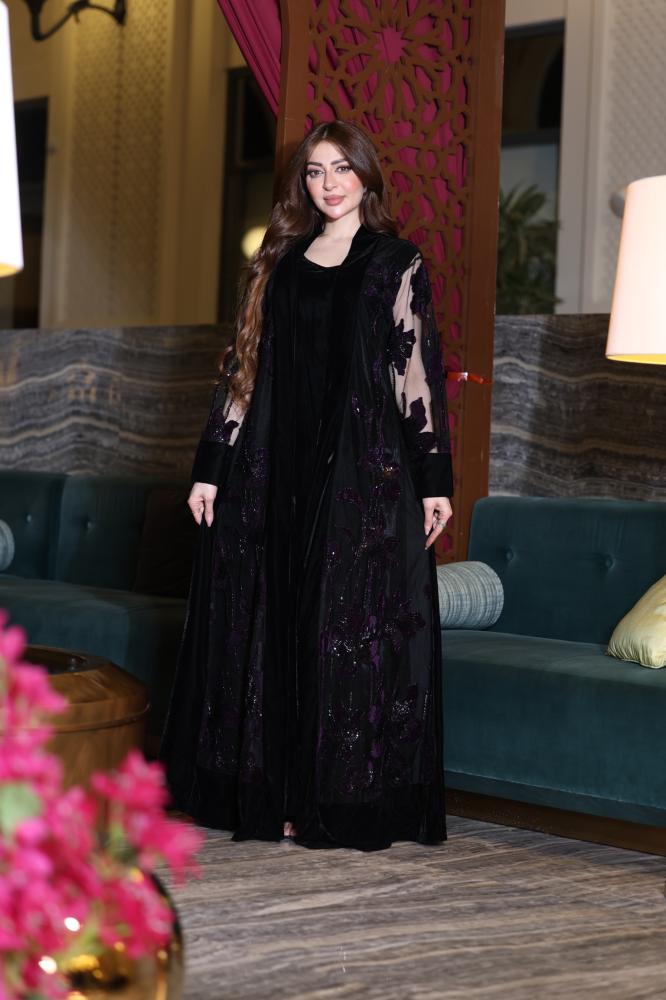 جلابية مخمل أسود مع بشت