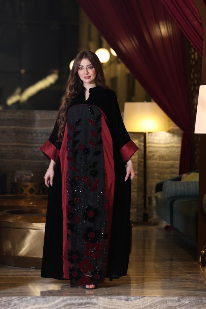 جلابية مخمل شتوية اسود مع عودي فخمة