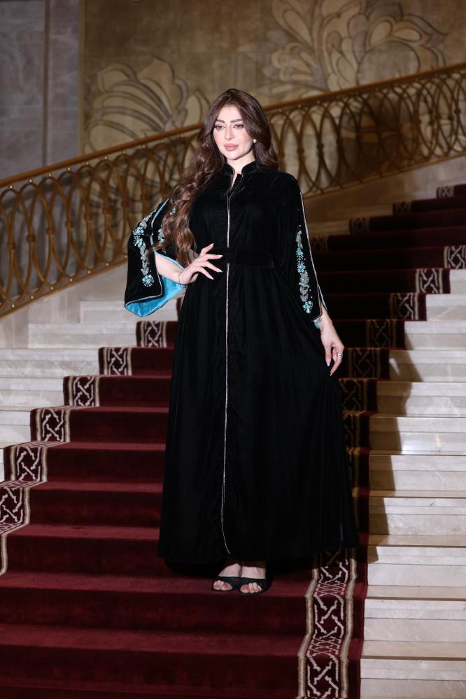 جلابيه مخمل بتطريز يدوي بالاكمام وحزام