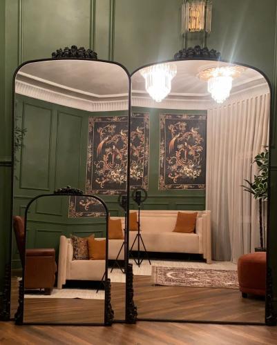 Rapunzel Black wall mirror