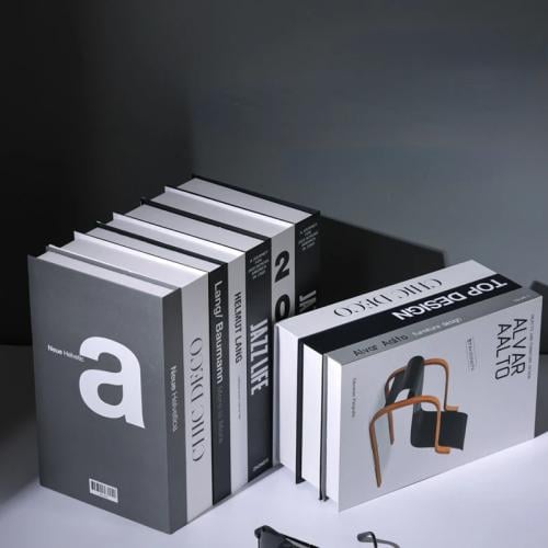 كتب مزيفة لتزيين غرفة المعيشة
