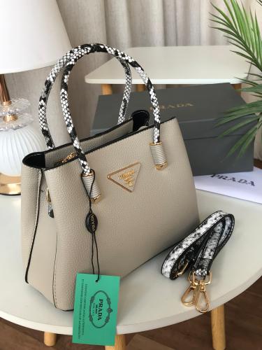 حقيبة برادا Prada