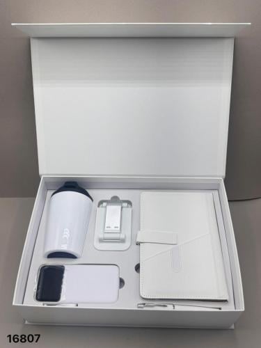 طقم هدايا تقني ومكتبي 4 قطع (أبيض)