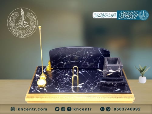 لوحة اسم مكتبي مع تقويم وقلم