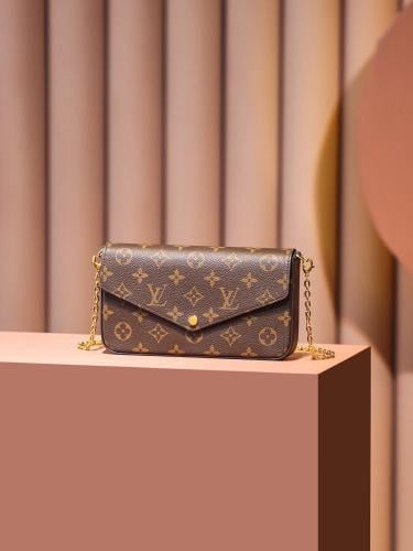 لوي فيتون Félicie Pochette