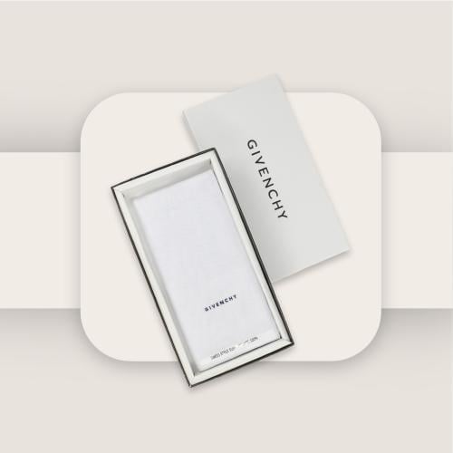 غترة بيضاء ماركة جيفنشي