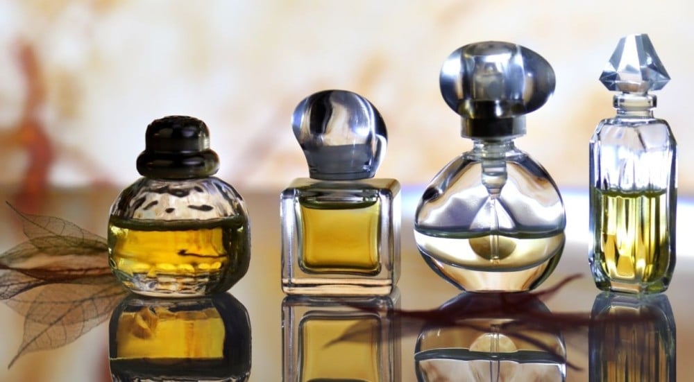 عطر عود طبيعي