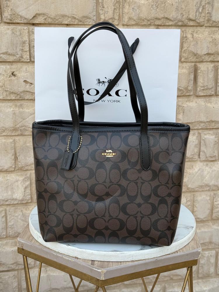 حقيبة كوتش توت باق وسط