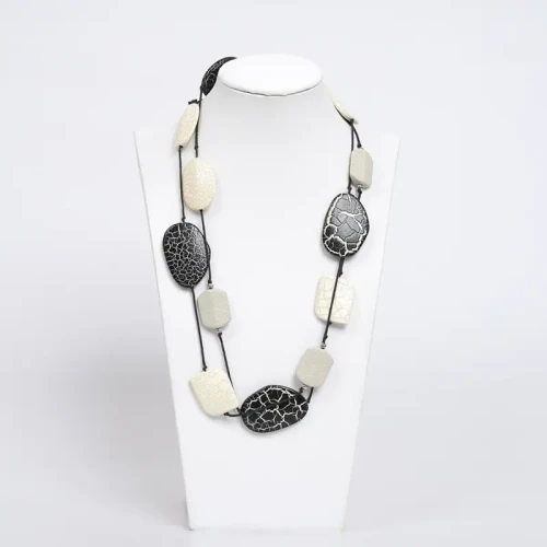 عقد خشب بخور طبيعي Natural oud wood Neckace