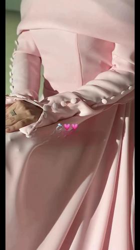 فستان ملكه وردي ناعم