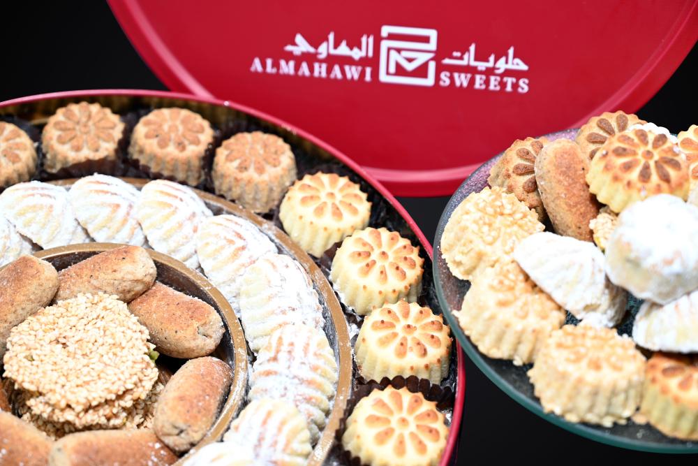 Round metal assorted maamoul box