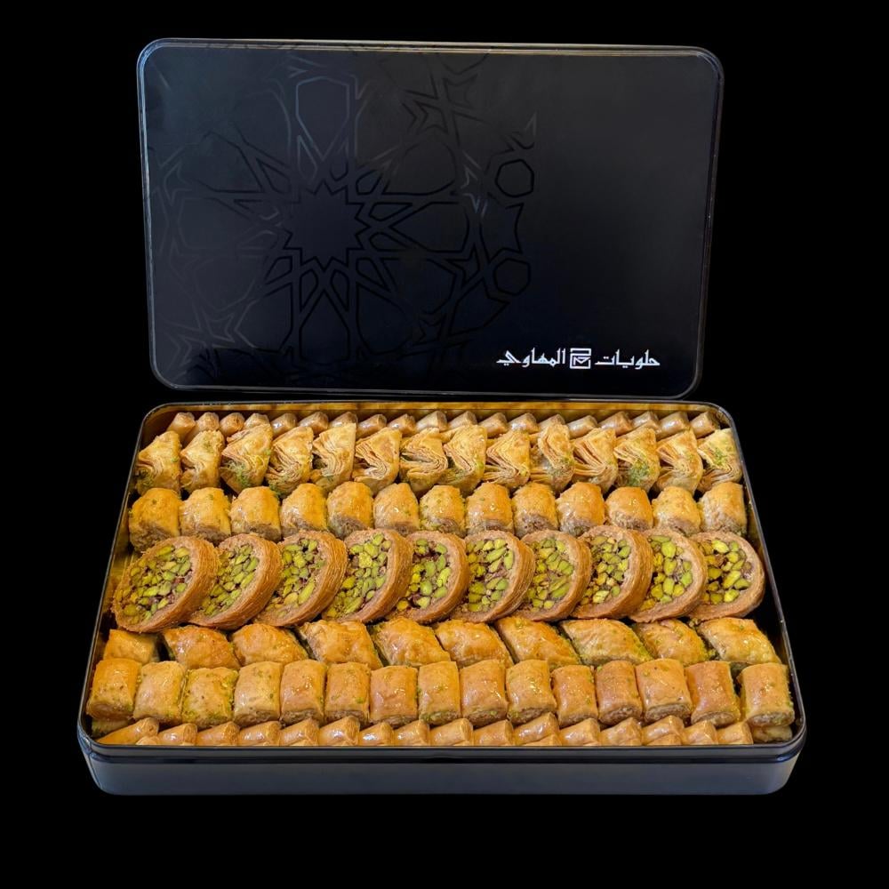 بقلاوة معدن كبير
