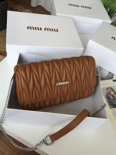 شنطة miu miu مياومياو