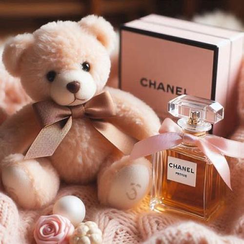 دبدوب مع زجاجة عطر