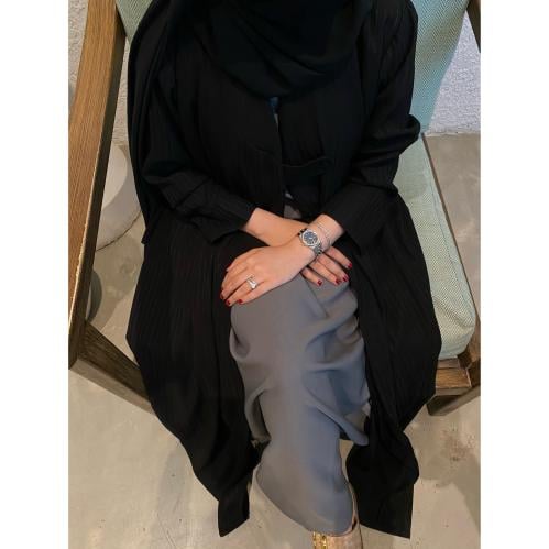 عباية أسود كريب مخطط مع طرحه