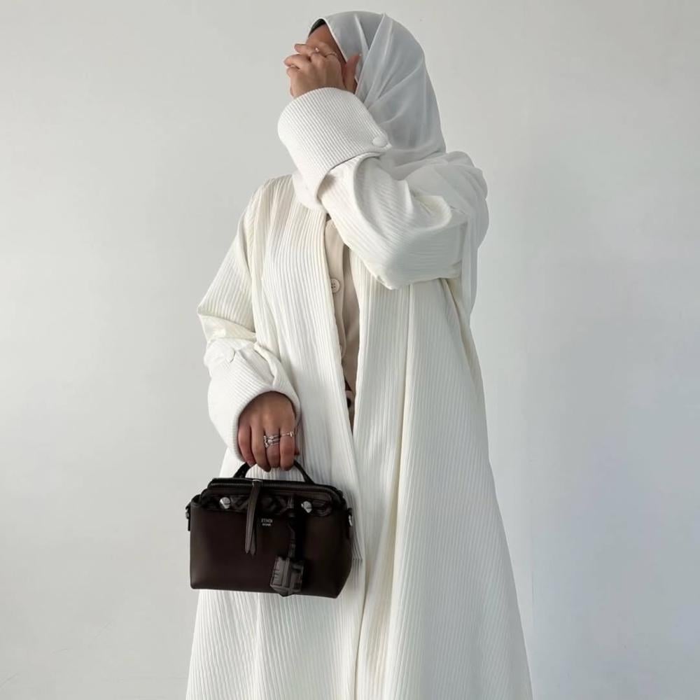 عباية مميزة بي قماش الكريب المكسر